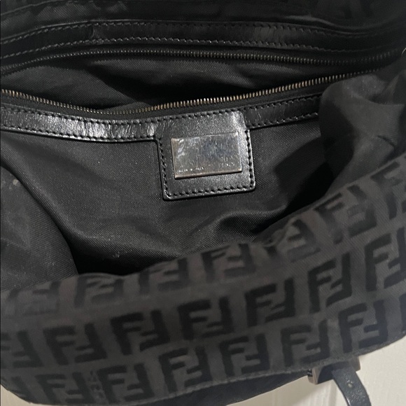 Fendi Black Shoulder Bag with Logo Pattern Vintage. - Picture 5 of 6